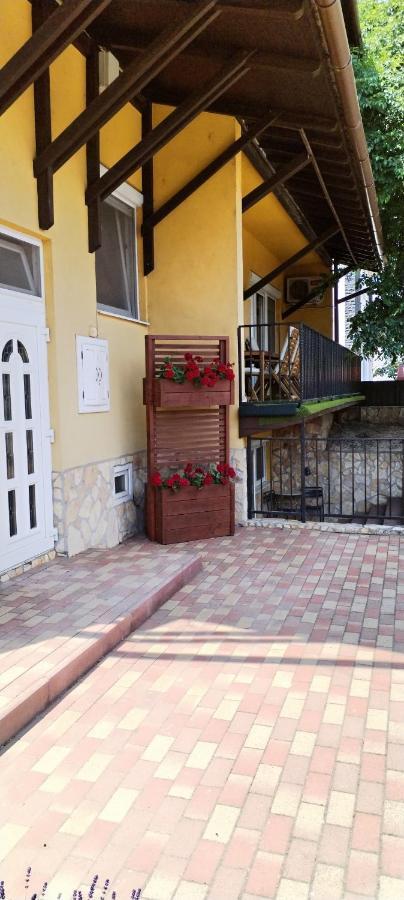 Levendula Apartmanhaz Hajdúszoboszló المظهر الخارجي الصورة