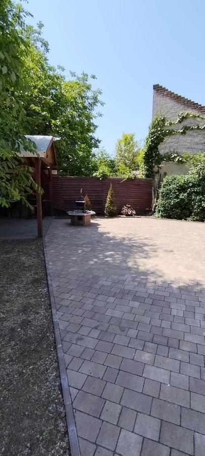 Levendula Apartmanhaz Hajdúszoboszló المظهر الخارجي الصورة
