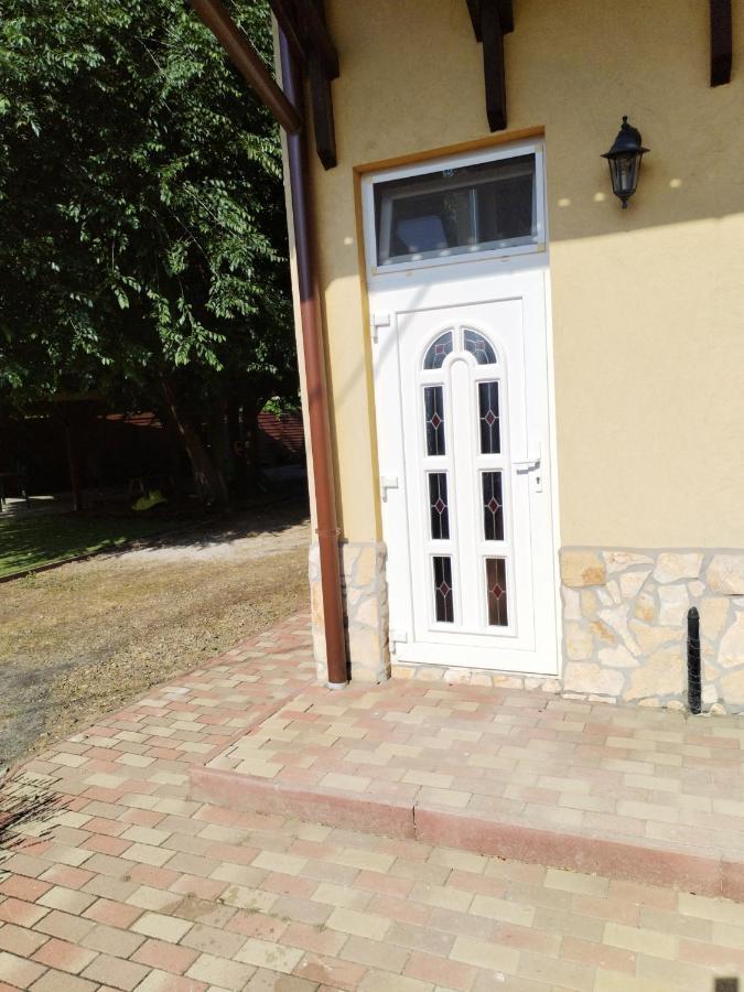 Levendula Apartmanhaz Hajdúszoboszló المظهر الخارجي الصورة