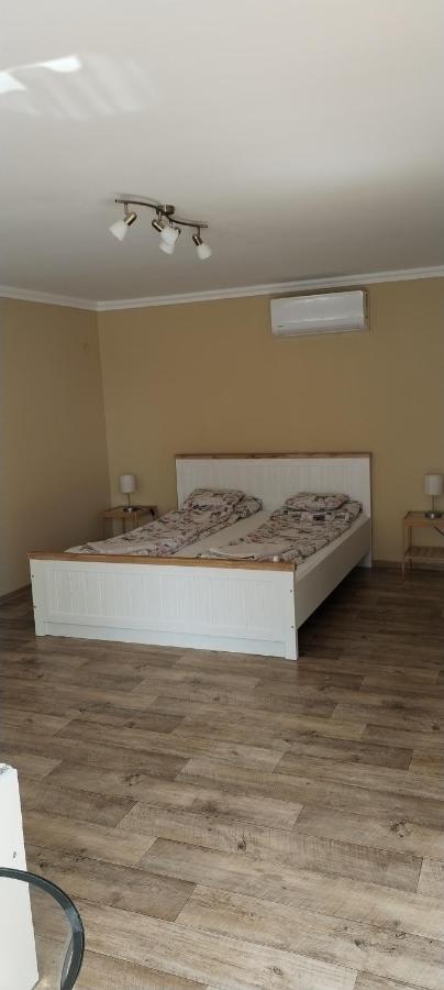 Levendula Apartmanhaz Hajdúszoboszló المظهر الخارجي الصورة