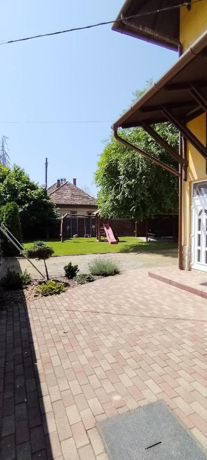 Levendula Apartmanhaz Hajdúszoboszló المظهر الخارجي الصورة