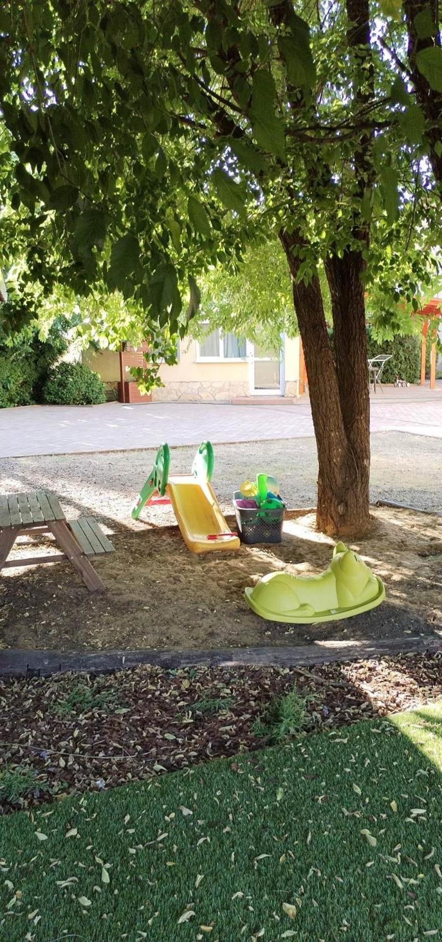 Levendula Apartmanhaz Hajdúszoboszló المظهر الخارجي الصورة